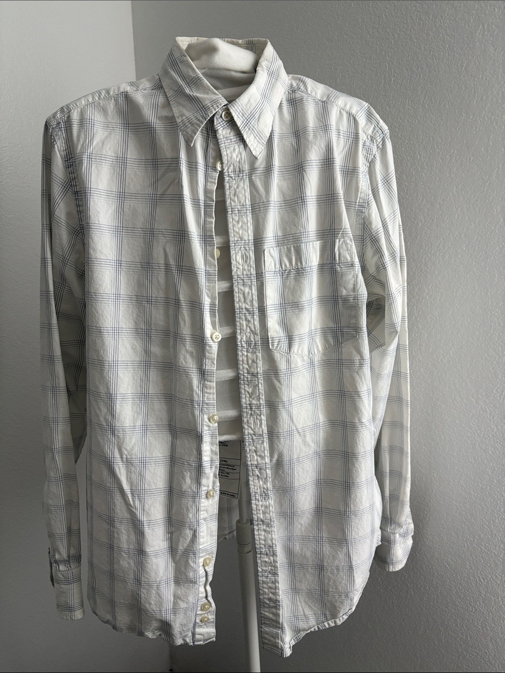 Old Navy Men's White and Light Gray Plaid Button-Down Shirt